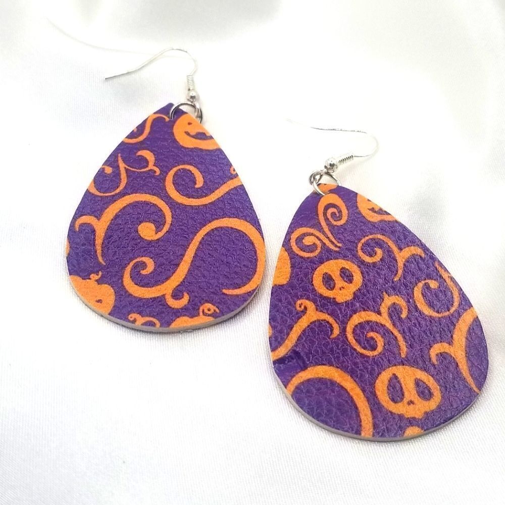3/20❤Howleen inspired/ fall themed faux leather Teardrop Dangle earrings.